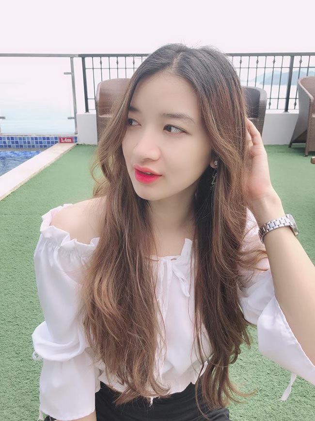 "Mình không phải công chúa nên cũng không mơ mộng lấy được hoàng tử. Mình chỉ mong gặp được người yêu thương mình thật lòng và yêu quý cả gia đình mình nữa", Y Quyên nói