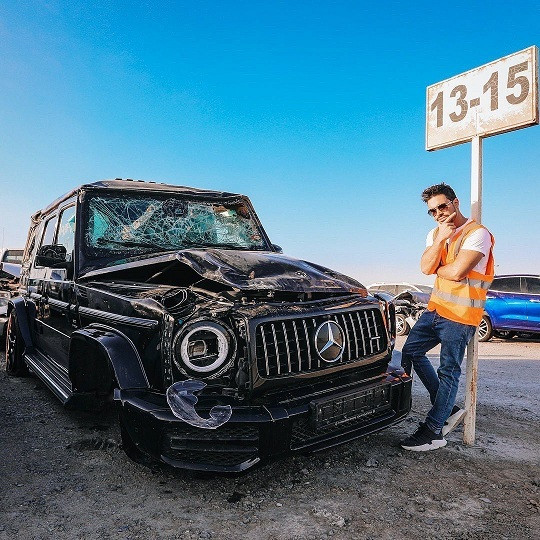  Mercedes-AMG G63 đời mới bị vứt xó tại bãi xe rác này. 