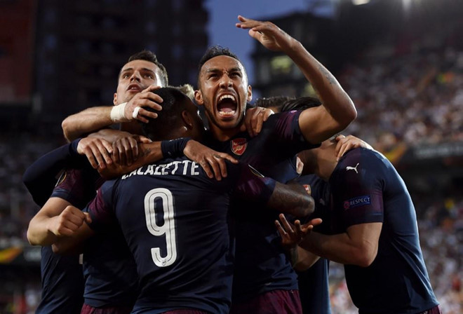 Arsenal đứng trước cơ hội giành quyền dự Champions League thông qua suất của nhà ĐKVĐ Europa League.  Arsenal đứng trước cơ hội giành quyền dự Champions League thông qua suất của nhà ĐKVĐ Europa League.