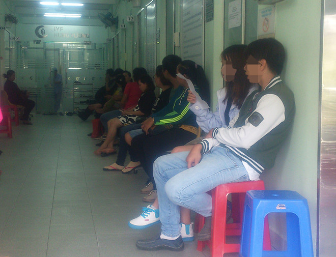 Nam giới vẫn rất ngần ngại đi khám vô sinh, hiếm muộn dù rằng tại Việt Nam, khoảng trên 90% nam giới trong các cặp vợ chồng hiếm muộn có các chỉ số của tinh trùng dưới chuẩn thấp nhất của Tổ chức Y tế Thế giới