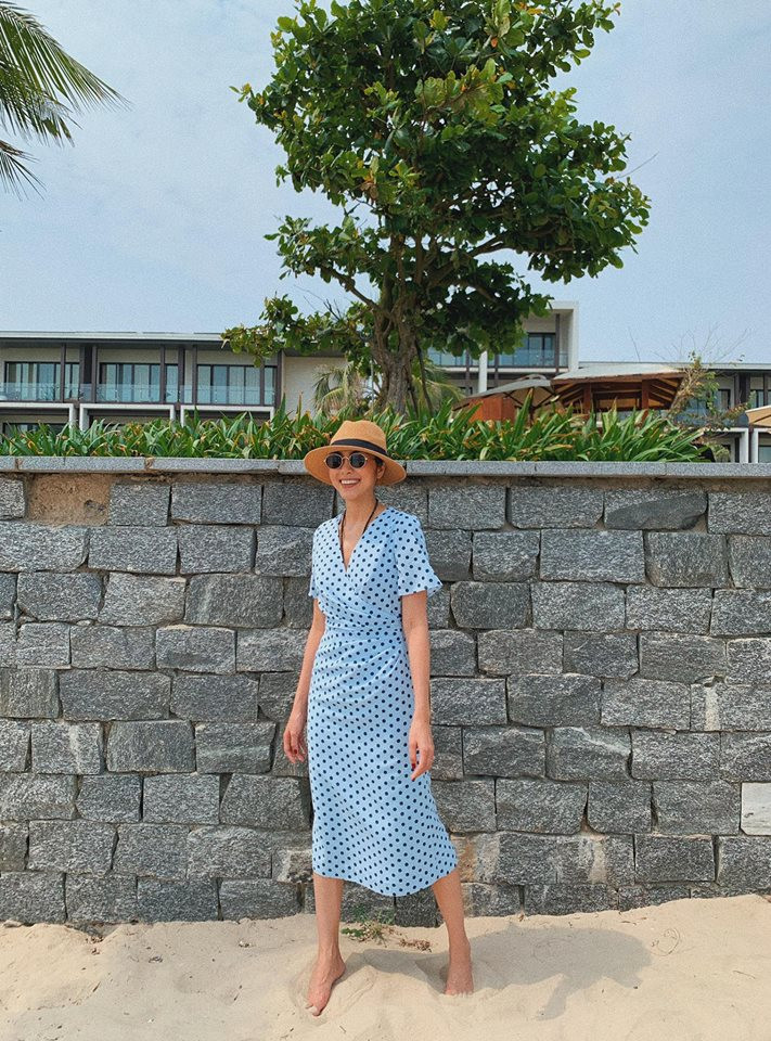  Khi khoe ảnh đời thường, Tăng Thanh Hà vẫn giữ hình ảnh trẻ trung trong những bộ trang phục nữ tính, kín đáo. 