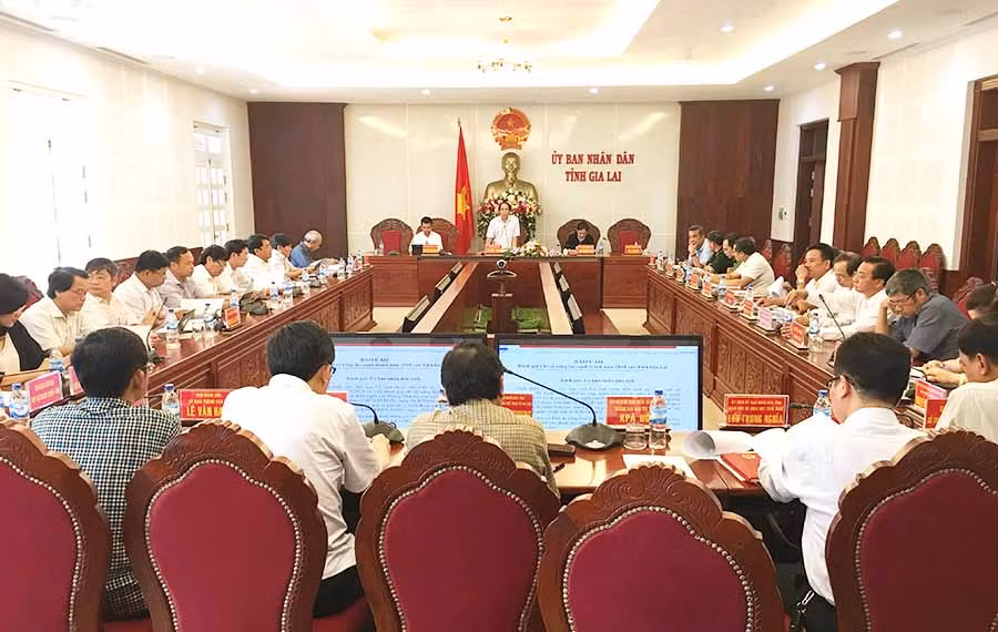 Chủ tịch UBND tỉnh Võ Ngọc Thành phát biểu chỉ đạo tại cuộc họp nghe Sở Kế hoạch và Đầu tư báo cáo đánh giá Chỉ số PCI năm 2018 và đề xuất giải pháp nâng cao Chỉ số PCI năm 2019. Ảnh: H.D