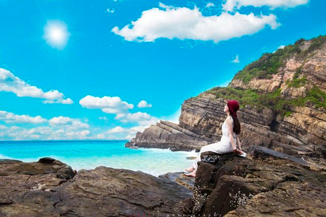 Bãi Cầu Mỵ được ví là điểm đón bình minh đẹp nhất tại Cô Tô. Bãi Cầu Mỵ được ví là điểm đón bình minh đẹp nhất tại Cô Tô.