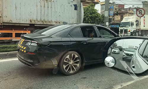 VinFast Lux A2.0 chạy thử nghiệm tại Hải Phòng. Ảnh: Nguyễn Xuân Nam