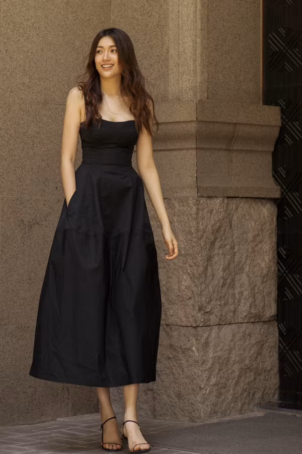  Phần xiết eo độc đáo cũng góp phần tạo nên sự cuốn hút cho các mẫu váy dáng dài của Lâm Gia Khang ở bộ sưu tập lần này.