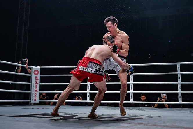  Thanh Lê (phải) có màn ra mắt ấn tượng