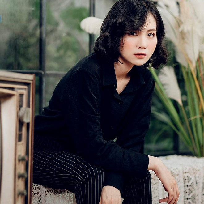 Khuôn mặt bầu bĩnh dễ thương, đôi mắt to tròn cùng nụ cười tươi tắn giúp Vũ Phương Anh (19 tuổi, quê Hải Dương) dễ gây thiện cảm với người đối diện. Cô hiện là sinh viên ngành Cử nhân dinh dưỡng, Đại học Y Hà Nội.