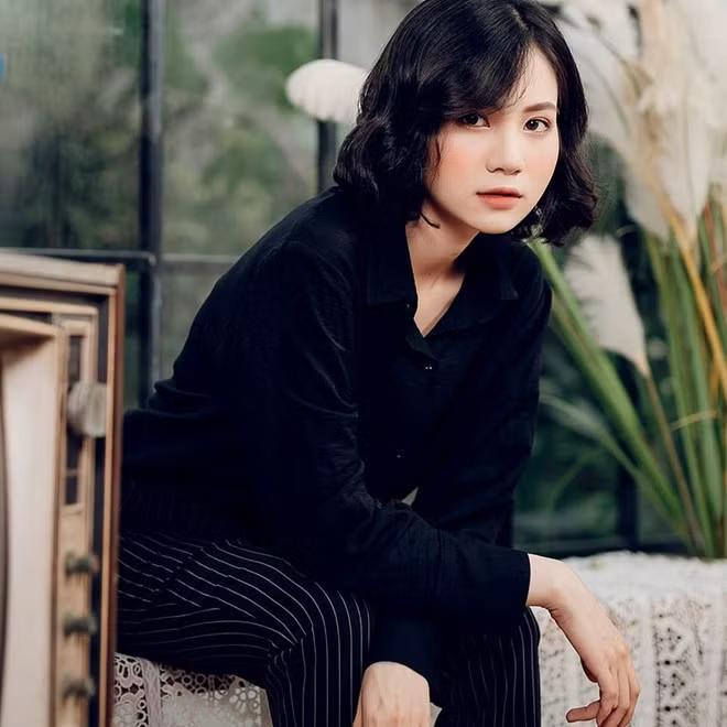 Khuôn mặt bầu bĩnh dễ thương, đôi mắt to tròn cùng nụ cười tươi tắn giúp Vũ Phương Anh (19 tuổi, quê Hải Dương) dễ gây thiện cảm với người đối diện. Cô hiện là sinh viên ngành Cử nhân dinh dưỡng, Đại học Y Hà Nội.