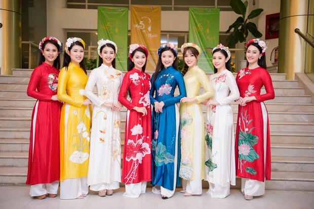 Một phần bộ sưu tập 'Linh Sen.'(Ảnh: Vũ Vũ/Vietnam+)