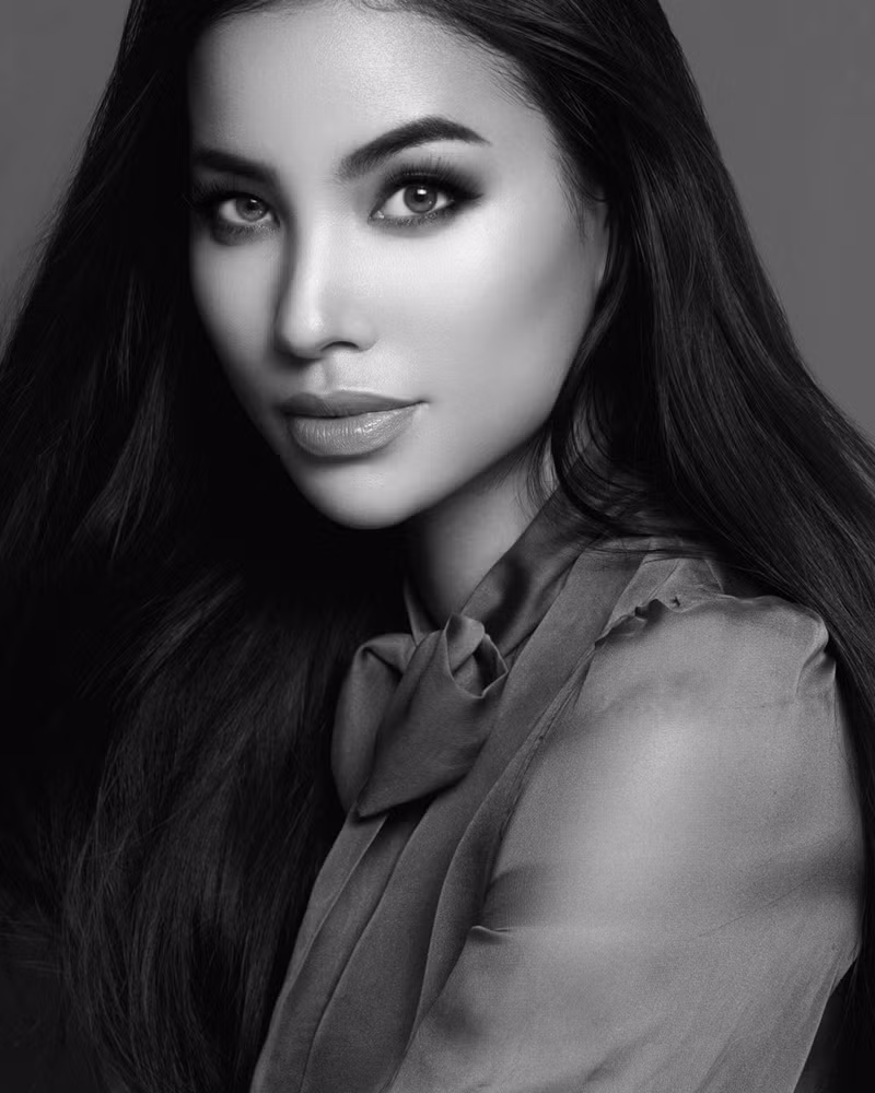  Vì vậy, hoa hậu đang từng bước “lột xác” hình ảnh bản thân nhằm phù hợp với yêu cầu công việc cũng như mong muốn mang đến hình ảnh mới cho công chúng.