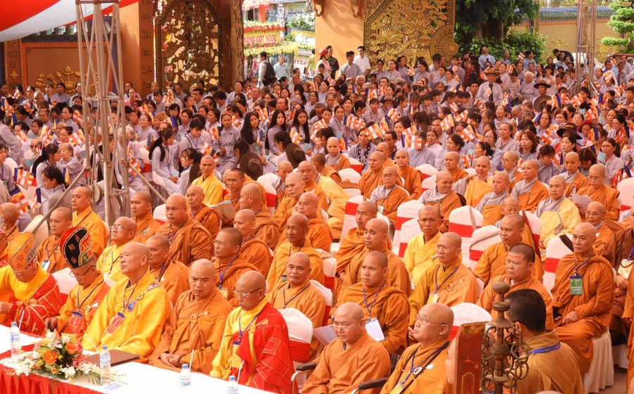 Tăng ni và phật tử tham dự Đại Lễ Phật đản. Ảnh: Thanh Nhật