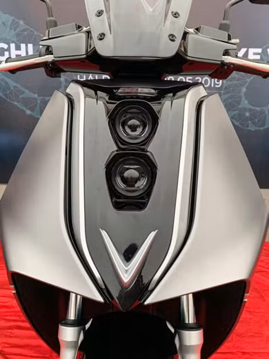 VinFast V9 trang bị cụm đèn projector. VinFast V9 trang bị cụm đèn projector.