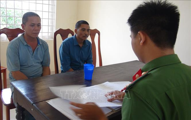 Đối tượng Dương Trọng Hà và Nguyễn Đức Cảnh ở cơ quan công an. Ảnh: TTXVN Đối tượng Dương Trọng Hà và Nguyễn Đức Cảnh ở cơ quan công an. Ảnh: TTXVN