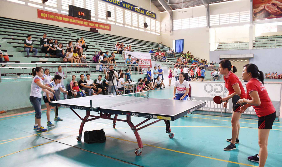 Các vận động viên thi đấu môn bóng bàn. Ảnh: Hà Phương