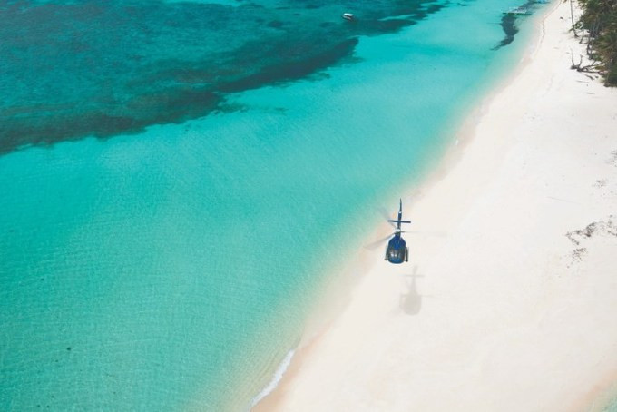 Khu nghỉ dưỡng nằm trên hòn đảo rộng 6ha thuộc quần đảo Palawan, cách Manila 1,5 giờ di chuyển bằng trực thăng hoặc thủy phi cơ.