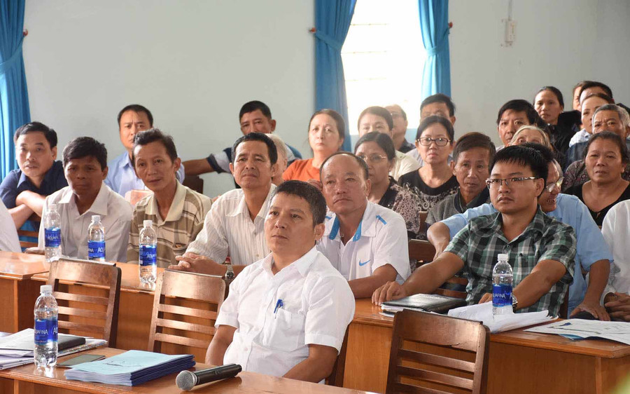 Các đại biểu và đông đảo người dân tham gia tại hội nghị. Ảnh: Hà Phương