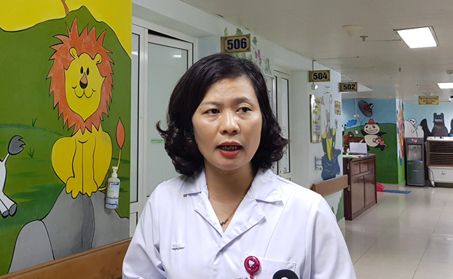 BS Nguyễn Việt Hoa khuyến cáo cha mẹ thường xuyên chú ý đến bộ phận sinh dục của con cùng các triệu chứng bất thường như bụng to bất thường, đau tức vùng hạ vị... cần đi khám ngay BS Nguyễn Việt Hoa khuyến cáo cha mẹ thường xuyên chú ý đến bộ phận sinh dục của con cùng các triệu chứng bất thường như bụng to bất thường, đau tức vùng hạ vị... cần đi khám ngay