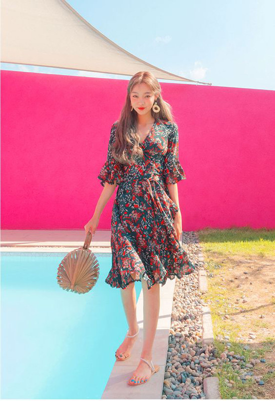  Lụa, voan lụa, chiffon lụa là các chất liệu thường được dùng để mang tới các mẫu váy mềm mại, nhẹ tênh.