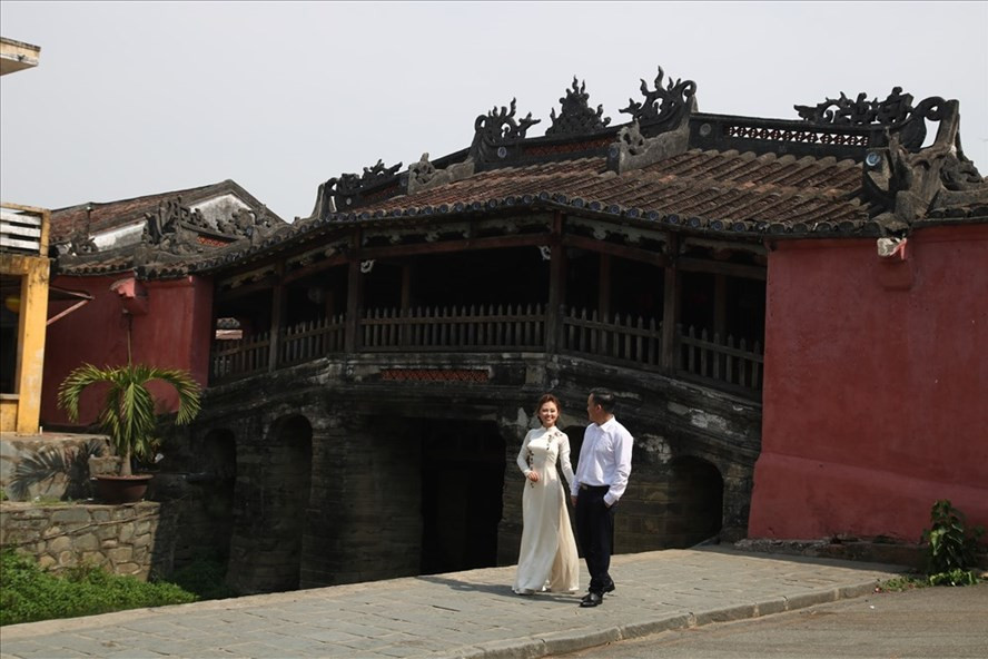  Chùa Cầu đang bị xuống cấp trước sự lo lắng của người dân và du khách. Ảnh: Đ.V