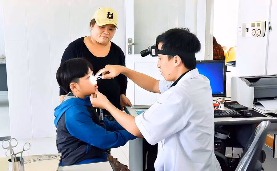  Việc tháo gỡ kịp thời khó khăn về kinh phí sẽ giúp các cơ sở y tế nâng cao chất lượng khám-chữa bệnh. Ảnh: ĐỨC THỤY