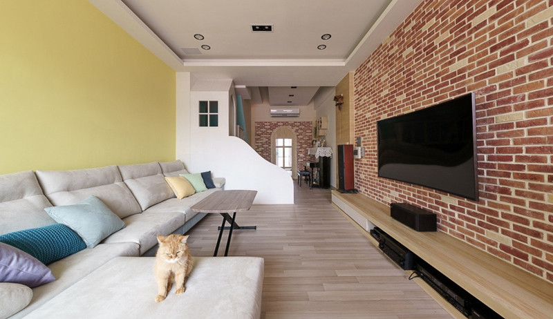 Ngôi nhà gồm 4 tầng nhưng do những đứa trẻ còn nhỏ nên chủ nhân chỉ tập trung xây dựng tầng 1 và 2, tầng 3 và 4 sẽ để dành khi những đứa trẻ lớn lên. Ngôi nhà gồm 4 tầng nhưng do những đứa trẻ còn nhỏ nên chủ nhân chỉ tập trung xây dựng tầng 1 và 2, tầng 3 và 4 sẽ để dành khi những đứa trẻ lớn lên.