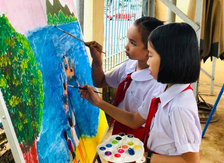 Phần thi vẽ tranh của đội tuyên truyền măng non huyện Kông Chro. Ảnh: Phan Lài 