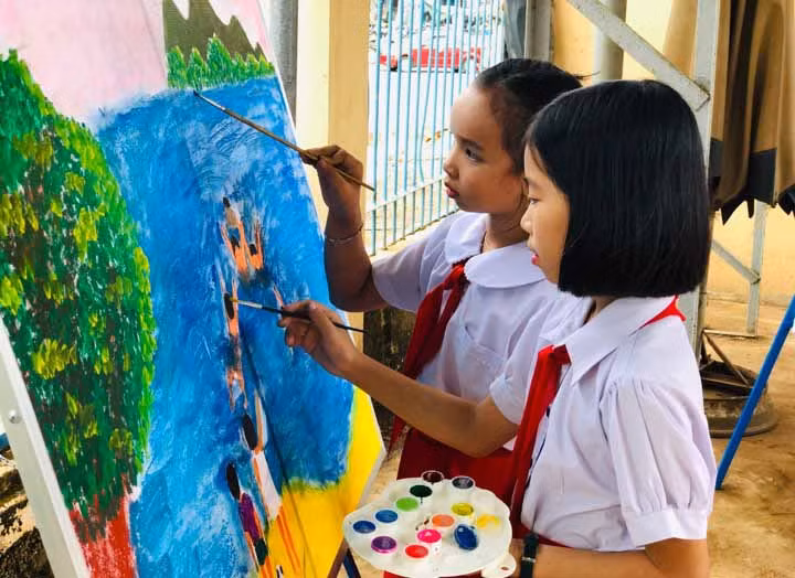 Phần thi vẽ tranh của đội tuyên truyền măng non huyện Kông Chro. Ảnh: Phan Lài 