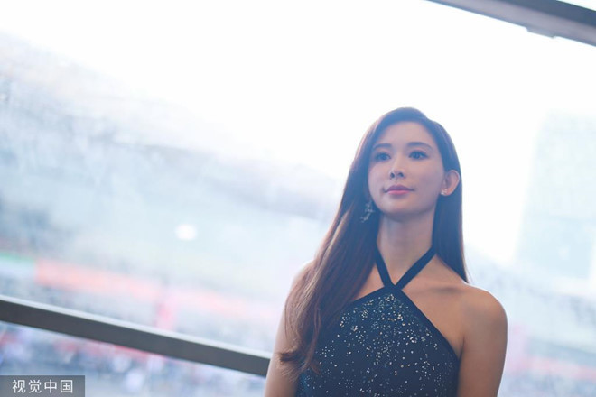 Chuyện tình cảm của Lâm Chí Linh và nam diễn viên Ngôn Thừa Húc tốn giấy mực nhiều năm qua. Các nguồn tin từ Đài Loan tiết lộ gia đình Lâm Chí Linh phản đối cặp sao đến với nhau vì lý do không môn đăng hộ đối. Sự đổ vỡ của cặp 