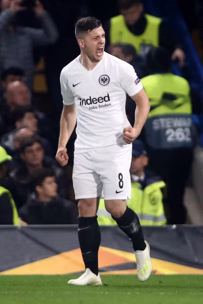 Luka Jovic đưa trận đấu về vạch xuất phát ngay ở phút thứ 4 của hiệp 2. (Ảnh: Getty)