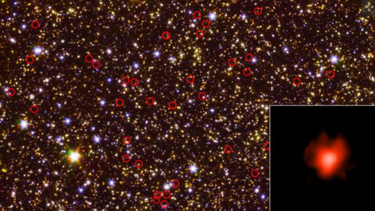 Ảnh thực về những vị trí phát hiện thiên hà cổ đại tỏa ra ánh sáng hồng ngoại (khoanh đỏ) - ảnh do nhóm nghiên cứu cung cấp Ảnh thực về những vị trí phát hiện thiên hà cổ đại tỏa ra ánh sáng hồng ngoại (khoanh đỏ) - ảnh do nhóm nghiên cứu cung cấp