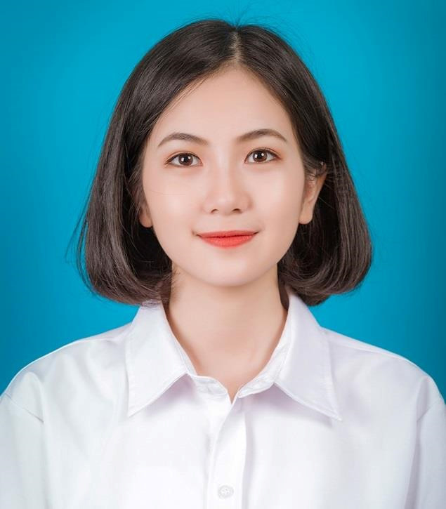  Mới đây, bức ảnh thẻ của Phương Anh bất ngờ được nhiều diễn đàn chia sẻ và dành lời khen ngợi. Kiểu chụp hình vốn là nỗi 