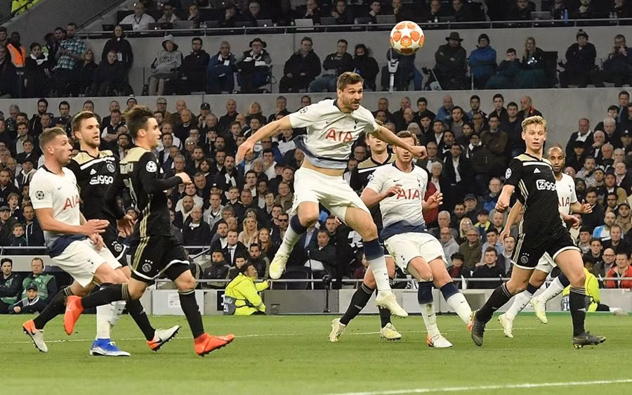  Hàng công của Tottenham hoàn toàn bất lực trước Ajax