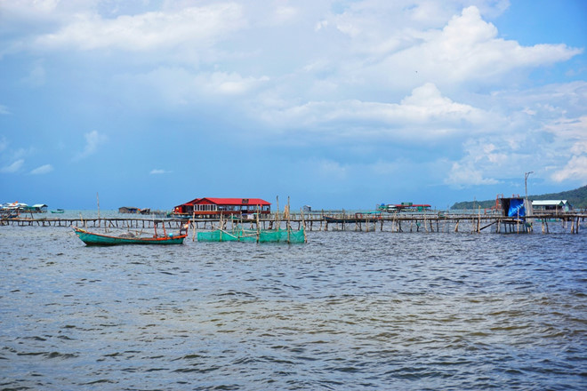 Làng yên bình trên biển