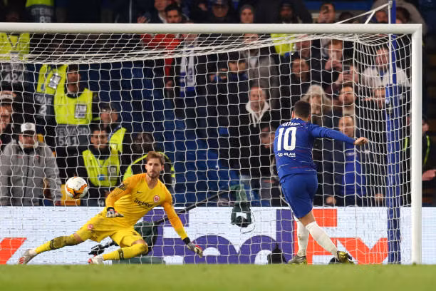 Eden Hazard ấn định chiến thắng 4-3 trên chấm luân lưu cho Chelsea trước 