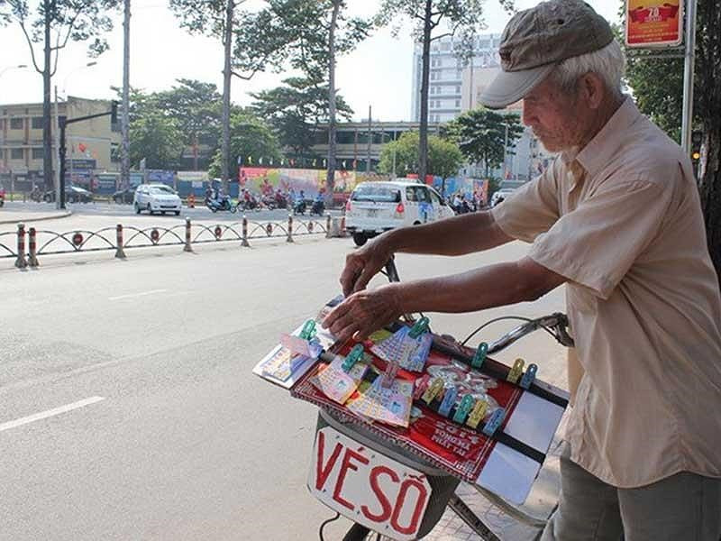 Xổ số truyền thống và Vietlott đã và đang bước vào cuộc chiến giành thị phần, khách hàng tại Việt Nam. Ảnh: THU HÀ Xổ số truyền thống và Vietlott đã và đang bước vào cuộc chiến giành thị phần, khách hàng tại Việt Nam. Ảnh: THU HÀ