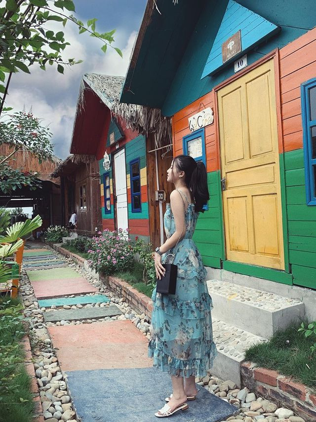 Những căn nhà gỗ xinh xắn tại bãi biển Vàn Chảy. Ảnh: Lê Thu Hà Những căn nhà gỗ xinh xắn tại bãi biển Vàn Chảy. Ảnh: Lê Thu Hà