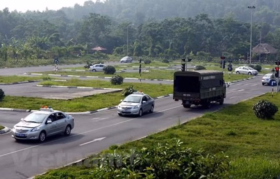 Sa hình sát hạch thực hành của một trung tâm đào tạo, sát hạch lái xe. (Ảnh: Huy Hùng/Vietnam+) Sa hình sát hạch thực hành của một trung tâm đào tạo, sát hạch lái xe. (Ảnh: Huy Hùng/Vietnam+)