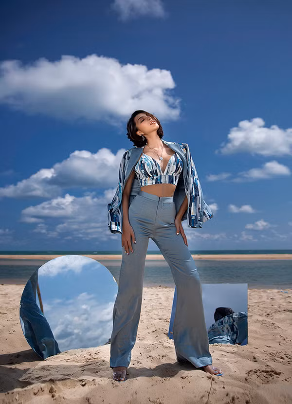 Sau một thời gian dài ấp ủ và tự tìm hiểu về cách chọn chất liệu, lên phom dáng... Minh Triệu tự tin giới thiệu bộ sưu tập đầu tay của mình.