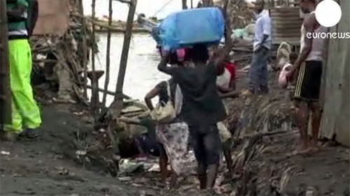 Theo các chuyên gia y tế, người dân cần phải quan tâm hơn tới các điều kiện sống của mình.