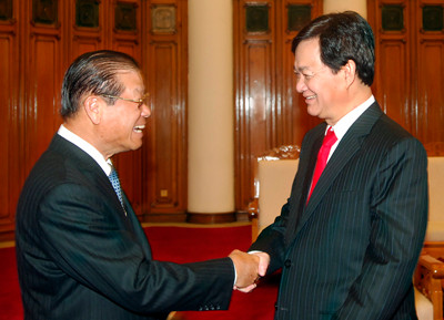 Thủ tướng Nguyễn Tấn Dũng tiếp Phó Thủ tướng Thường trực Chính phủ nước CHDCND Lào, ông Somsavat Lengsavad. Thủ tướng Nguyễn Tấn Dũng tiếp Phó Thủ tướng Thường trực Chính phủ nước CHDCND Lào, ông Somsavat Lengsavad.