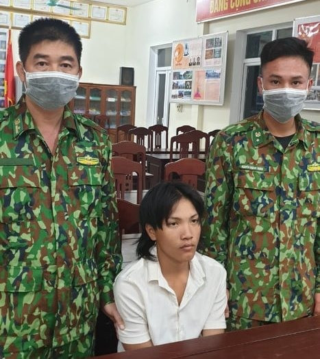  Đối tượng Hồ Văn Tình tại cơ quan điều tra. Ảnh: XT.