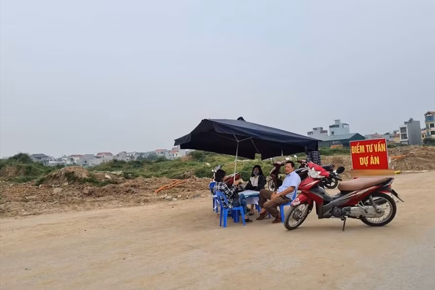 COVID-19 tái bùng phát khiến nhiều ngành nghề rơi vào tình cảnh khó chồng khó. Ảnh Minh Khôi.