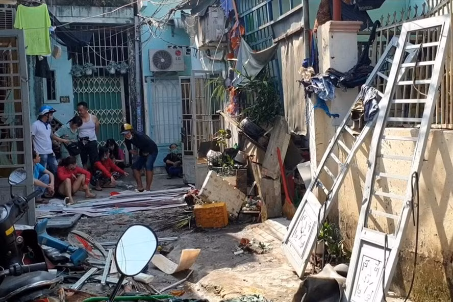 Hiện trường vụ nổ ở Bình Dương khiến 1 người dân bị bỏng nặng. Ảnh: Dương Bình