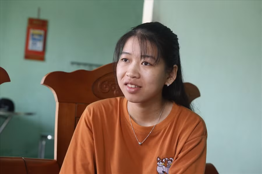  Nguyễn Thị Thanh Xuân chia sẻ niềm vui khi trúng tuyển vào quân đội. Ảnh: Thanh Chung