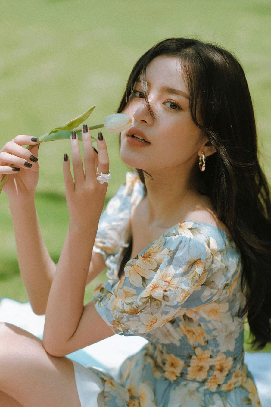 Vẻ đẹp ngây thơ, mong manh tựa 