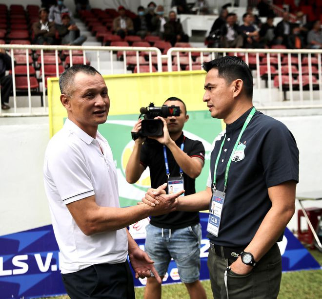 Liệu Kiatisak (phải) sẽ giúp HAGL bật lên?. Ảnh: VPF