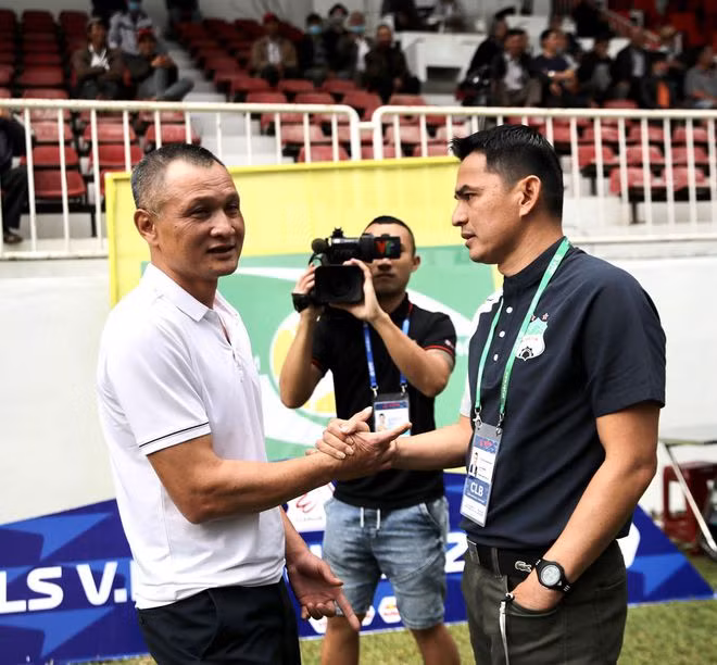 Liệu Kiatisak (phải) sẽ giúp HAGL bật lên?. Ảnh: VPF