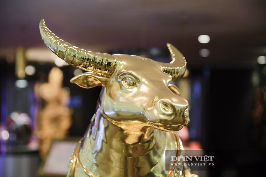 Hiện nay, báu vật Kim Ngưu Vương Bảo là một trong những tượng trâu làm bằng vàng nguyên chất có giá trị lớn nhất tại Việt Nam. Hiện nay, báu vật Kim Ngưu Vương Bảo là một trong những tượng trâu làm bằng vàng nguyên chất có giá trị lớn nhất tại Việt Nam.