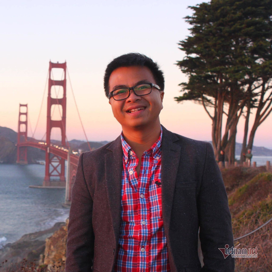 Anh từng theo học hệ Kỹ sư Hóa học của Trường ĐH Tổng hợp Saint Petersburg. Anh từng theo học hệ Kỹ sư Hóa học của Trường ĐH Tổng hợp Saint Petersburg.