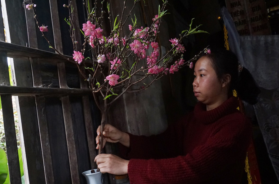 Học bổng 1 tỷ đồng là phần thưởng xứng đáng cho cô bé chưa từng gục ngã trước số phận và những khó khăn trong cuộc sống. Học bổng 1 tỷ đồng là phần thưởng xứng đáng cho cô bé chưa từng gục ngã trước số phận và những khó khăn trong cuộc sống.